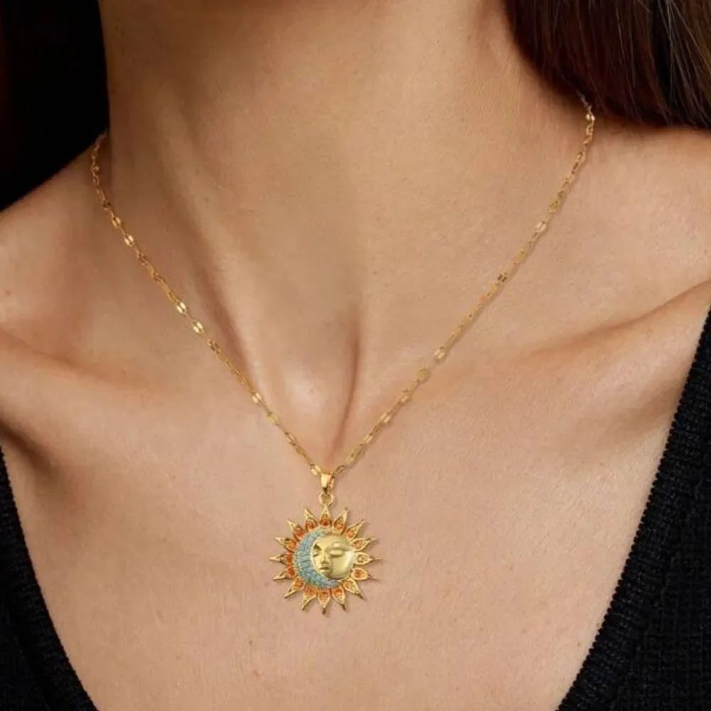 Sun Pendant Necklace Q967